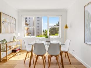 Gorgeous 3-Bed Manly Pad, Short Walk to the Beach Apartment in Manly