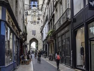Bel Appartement Face Gare Saint-Jean Apartment in Bordeaux