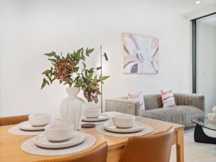 Spacious Modern Apartment with Pool  Gym Access Apartment in Southbank