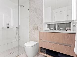Beautiful 2-Bed Unit In Incredible Location Apartment in Milsons Point Station