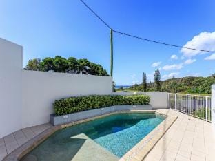 Oceanside Apartment with Views of Yaroomba Beach Apartment in Coolum Beach