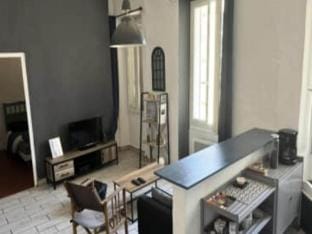 Bright Apt Near Beach  Old Port Apartment in Marseille