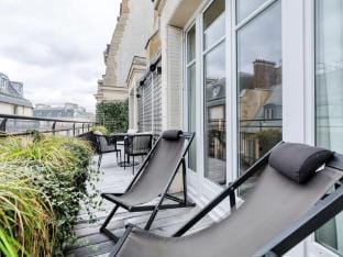 Wonderful AC Apartment Terrace Madeleine Opera Apartment in Paris