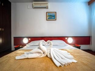 Hotel Issa - Double Room Sea View Apartment in Vis