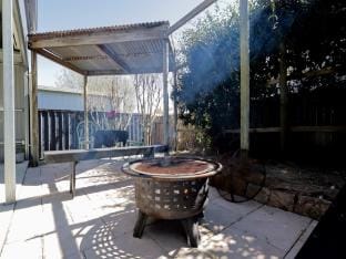 Heritage Home with BBQ  Outdoor Fire Pit Apartment in Tenterfield