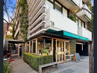 Chic 2-Bed Apartment in Vibrant St Kilda Apartment in Saint Kilda
