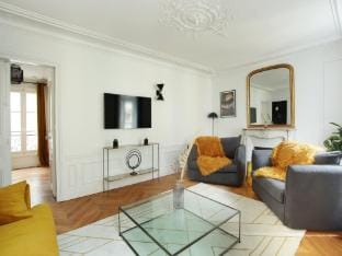 Sublime apartment Louvre Museum Concorde Apartment in Paris
