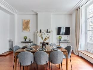 Sublime 3 bedroom flat Palais Royal Bourse Apartment in Paris