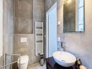 Magnificent Apartment Hyper Center Apartment in Bordeaux