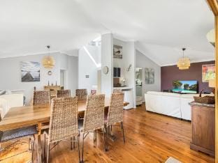 Riverside 3-Bed Townhouse with Spacious Deck  BBQ Apartment in Annetts Parade