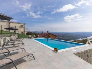 Apartments Bregha - Three Bedroom Apartment with Sea View Apartment in Opatija
