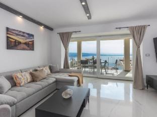 Apartments Bregha - Three Bedroom Apartment with Sea View Apartment in Opatija