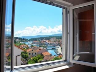 One Bedroom Luxury Apartment with Balcony and Sea View 1 Apartment in Vrboska