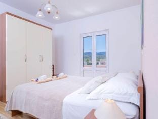 One Bedroom Luxury Apartment with Balcony and Sea View 1 Apartment in Vrboska