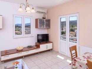 One Bedroom Luxury Apartment with Balcony and Sea View 1 Apartment in Vrboska