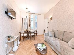 New flat with AC Porte MaillotArc de Triomphe Apartment in Paris