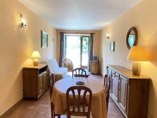 Apartment with pool on an este Apartment in Valensole