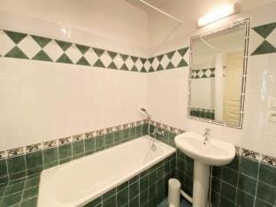 Apartment with pool on an este Apartment in Valensole