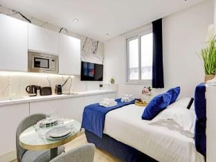 Modern Studio with AC in the heart of Paris Apartment in Paris