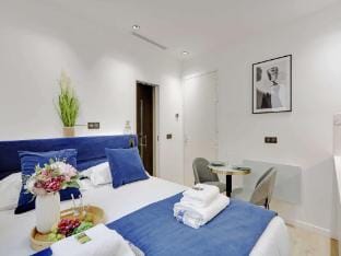 Modern Studio with AC in the heart of Paris Apartment in Paris