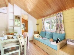 Room Chalet 56 People Apartment in Carnoux-en-Provence