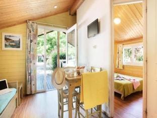 Room Chalet 56 People Apartment in Carnoux-en-Provence