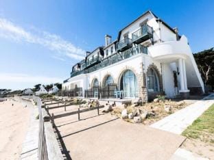 Studio Cabin 4 People Sea View Apartment in Batz-sur-Mer