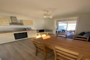 ValrasLoc - Terrace with Sea View  Direct Beach Access Apartment in Occitanie