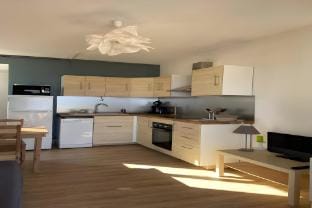 ValrasLoc - Terrace with Sea View  Direct Beach Access Apartment in Occitanie