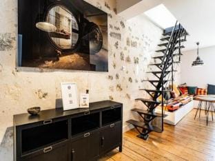 Magnificent 3-Bed Apt with Rooftop Apartment in Bordeaux