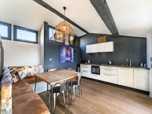 Magnificent 3-Bed Apt with Rooftop Apartment in Bordeaux