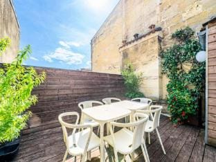 Magnificent 3-Bed Apt with Rooftop Apartment in Bordeaux