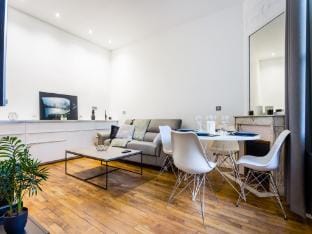 Peaceful apartment - 1BR4P - Eiffel Tower Apartment in Paris