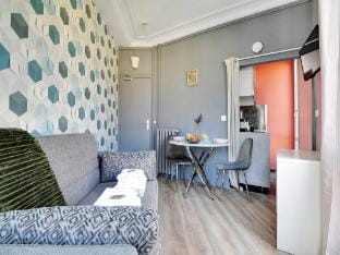 Authentic Studio - 2P - Canal Saint-Martin Apartment in Paris