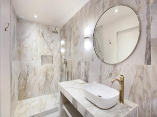 Luxurious and new apartment in the center of Paris Apartment in Paris