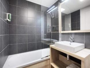 Rooms 46 People Apartment in Aix-en-Provence