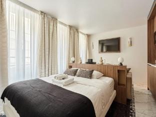 Magnificent new studio Louvre - Palais Royal Apartment in Paris