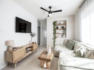 Coastal 2-Bed Apartment with Courtyard Apartment in Mermaid Beach
