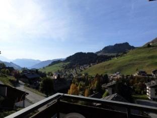 Apartment in Chinaillon with Slope Views Apartment in Le Grand-Bornand