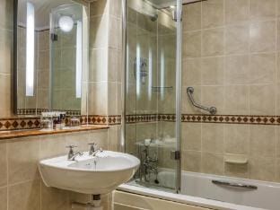 Sunday Winchester Wessex Cathedral Hotel  Classic Apartment in Winchester