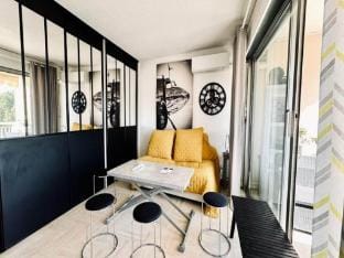 Cozy Family Nest with balcony and pool Apartment in Mandelieu-La Napoule