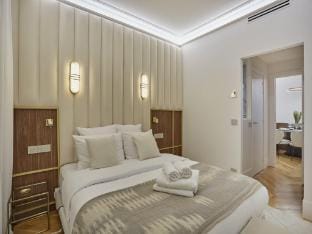 Superb AC Apartment Roosevelt Saint Honore Apartment in Paris