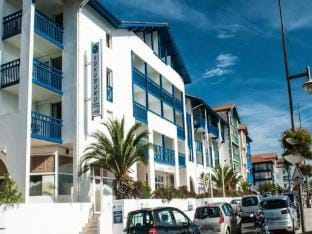 Studio Cabin 4 People - Harbor  Pool Side Apartment in Hendaye