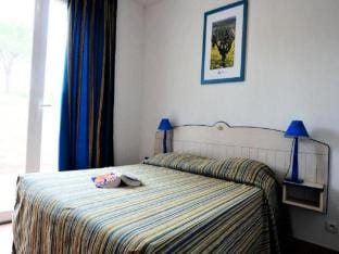 room house for 6 people Mezzanine Apartment in Roquebrune-sur-Argens