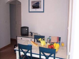room house for 6 people Mezzanine Apartment in Roquebrune-sur-Argens