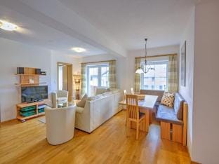 Vicky Apartment - Central, Mountain Stay Apartment in Tyrol