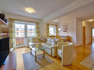 Vicky Apartment - Central, Mountain Stay Apartment in Tyrol