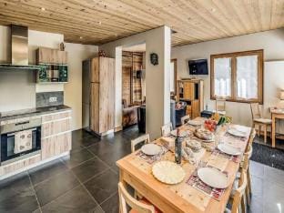 Chalet Les Lauzes for ten people Apartment in Champagny-en-Vanoise