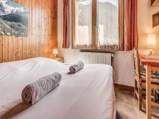 Chalet Les Lauzes for ten people Apartment in Champagny-en-Vanoise