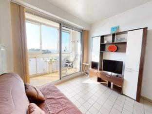Pretty 2 room apartment facing the Port Apartment in Saint-Gilles-Croix-de-Vie
